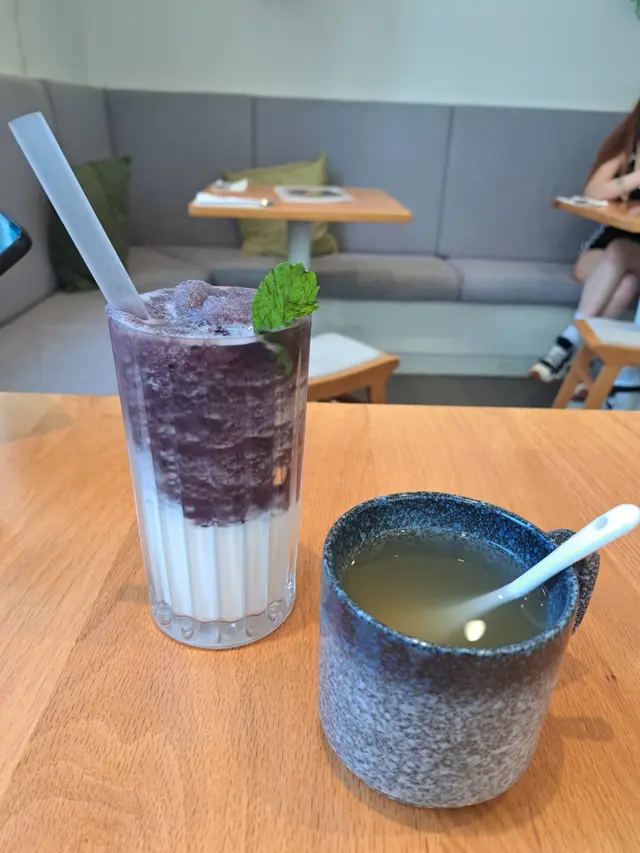 藍莓奶昔，熱薑茶