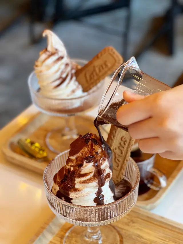 黑松露特濃朱古力醬牛奶雪糕