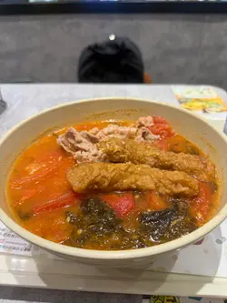 蕃茄汤底 春卷 肥牛 紫菜 幼面 