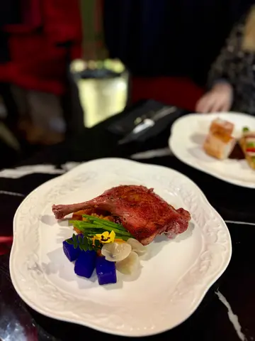 传统法式油封鸭髀配焦糖苹果