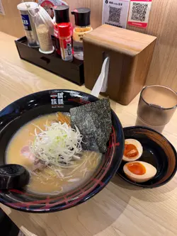 招牌豚骨叉烧拉面