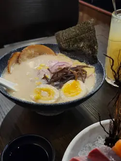  火炙黑豚肉叉烧拉面