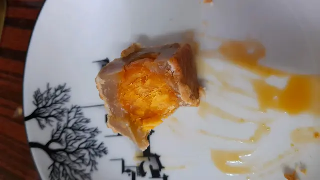 食𡁵嘅雙黃白蓮蓉月餅