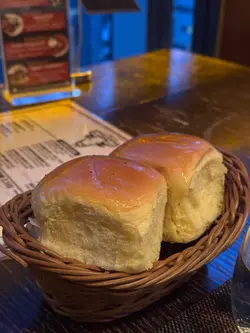 自家制百里香蒜蓉牛油餐包