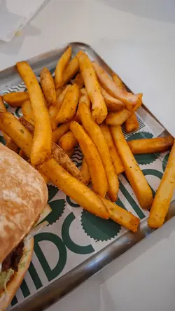 脆炸鱼柳意式软包配自家制他他酱