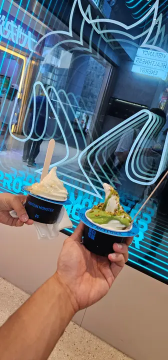 希腊乳酪雪糕+开心果酱开心果碎