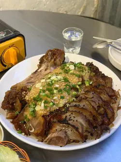 原味及蒜香豬手，軟嫩