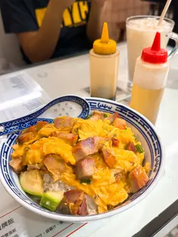 香葱滑蛋叉烧粒猪油捞饭