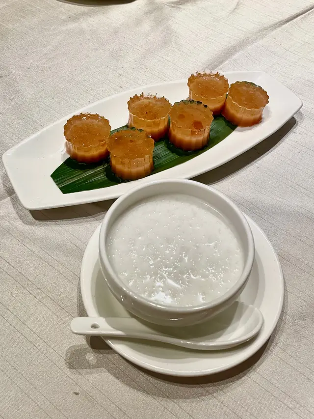 凍椰汁雪燕、桃膠紅棗凍糕