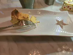 其實佢唔太甜食落去有啲似巴斯克芝士蛋糕嘅感覺，幾好。