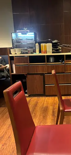 要自己去加湯,完全冇人理你