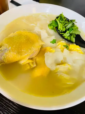 🍜🐔花膠雞髀米線