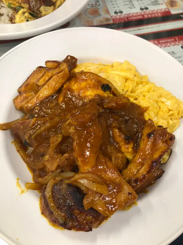 咖哩雞扒煎蛋飯