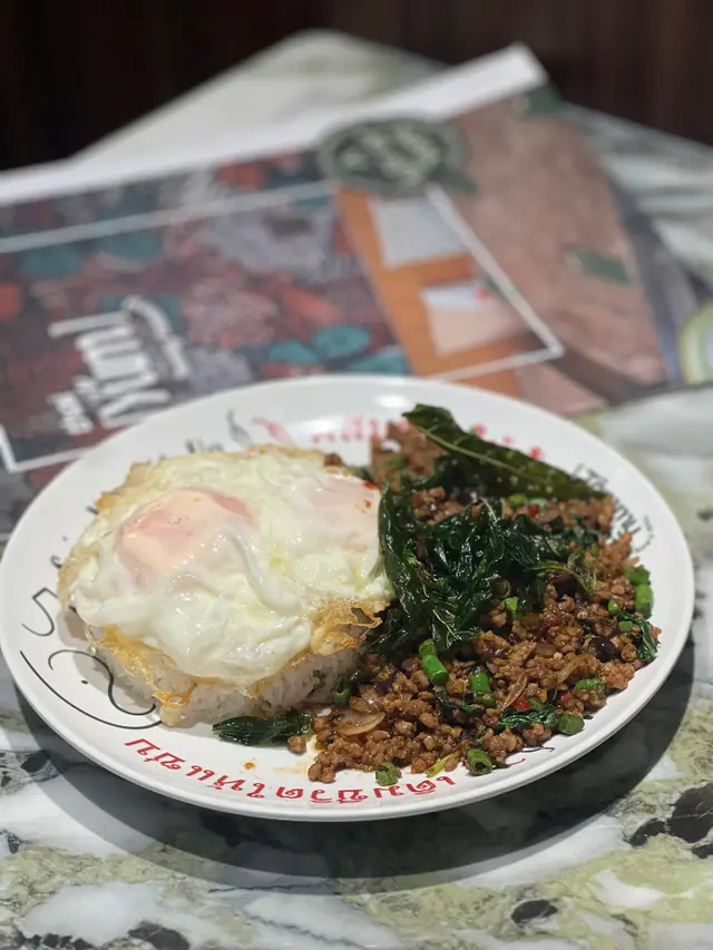 YUMMY打拋豬肉碎煎雙蛋飯