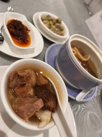 花胶羊肚菌螺头炖鸡