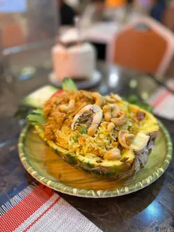 鮮菠蘿海鮮炒飯