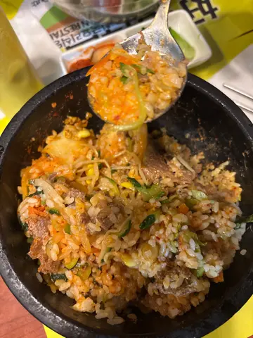 牛肉石鍋飯
