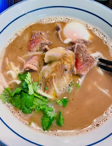 润牛面🐷🐮🍜法式煎鸭肝、🐮美国牛小排、🐽猪润高汤、扁阳春面加温泉蛋♨️🥚