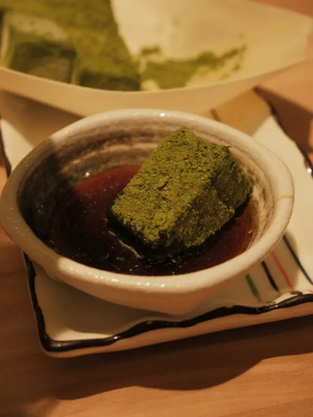 抹茶蕨餅配黑蜜