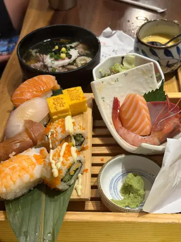 杂锦寿司鱼生+牛肉乌冬