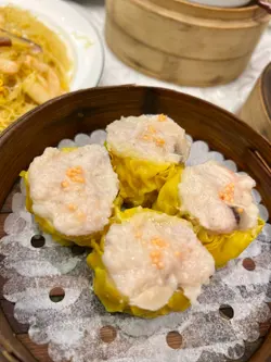 蟹籽燒賣皇，豬肉同蝦肉比例完美，面頭嘅蟹籽卜卜脆，掂！
