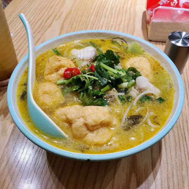 金湯酸菜魚米線