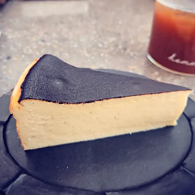 Vanilla Burnt Cheesecake