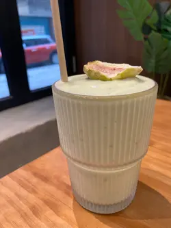 Avocado  banana  green  smoothie 