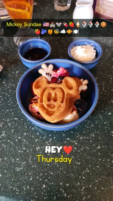 Mickey Mouse Sundae 🇺🇸🏰🐭🍫🍓🍦🍨🍨🍨🍪🍓🍓🫐☁️🧇🍽️