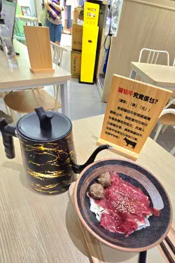 堂灼骟牯肥牛牛丸配关庙刀削面
