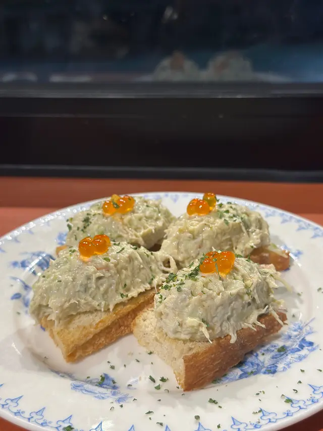 牛油果蟹肉多士