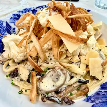 椰菜花牛蒡紫菜忌廉汁扁意粉