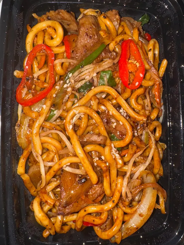 黑椒牛肉炒烏冬