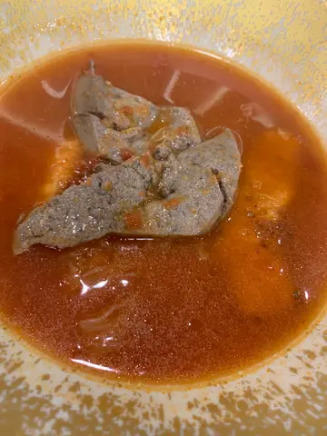 蕃茄浓汤猪膶小猪扒米粉