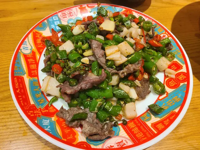 鮮椒雪花牛肉飯