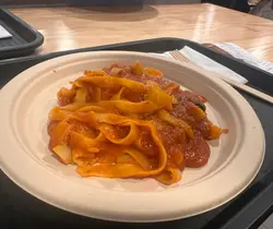 意大利宽面配番茄罗勒酱