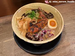雞腿醬油拉麵