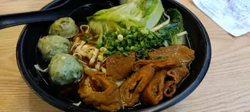 车仔面（猪大肠，时菜，芫茜鲮鱼球）