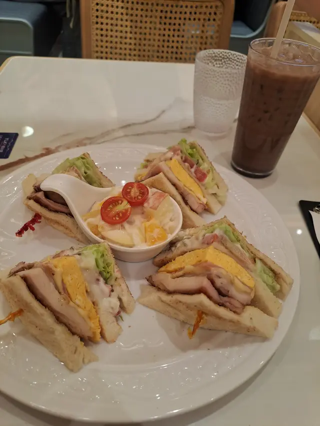 Come to the nostalgic restaurant