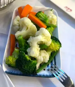 吃了那麼多肉肉，來一份綜合蔬菜平衡一下～🥦🥕
簡單清爽，健康又解膩！💚