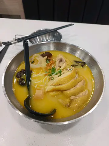 花胶鸡汤米线