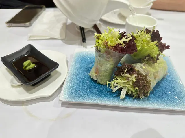 蘆筍三文魚米紙卷