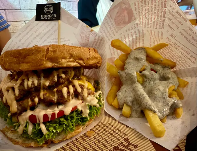 SIGNATURE DOUBLE BEEF CHEESE 雙層安格斯牛漢堡