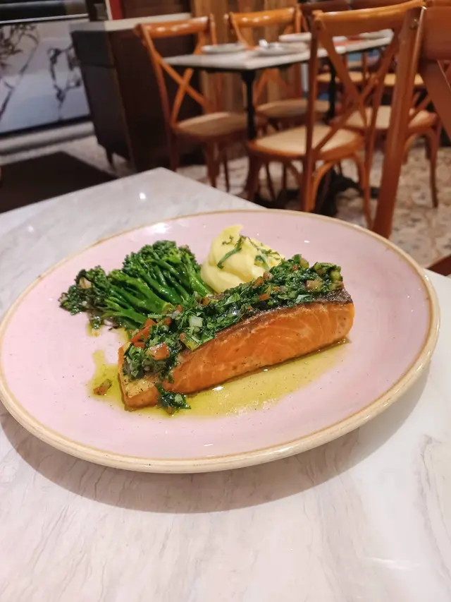 蒜蓉忌廉三文魚扒