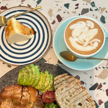 全日早餐、Hazelnut  Latte、巴斯克蛋糕