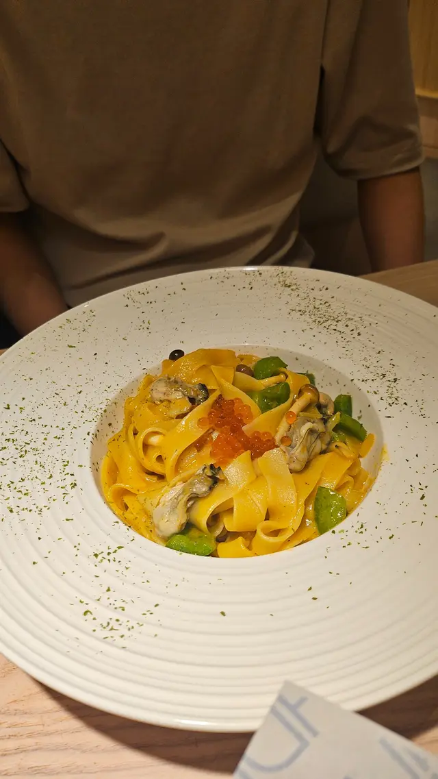 海膽醬牡蠣三文魚籽闊條麵