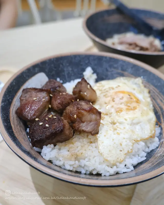 香煎騸牯牛柳粒煎蛋飯