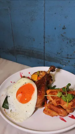 Fluffy Layered Waffles Confit Duck Leg 千層脆窩夫油封鴨脾