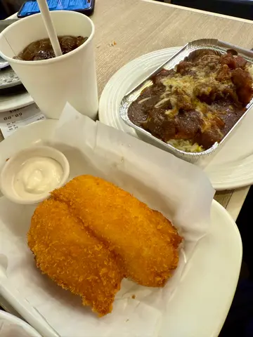 炸魚柳，咖喱焗豬扒飯