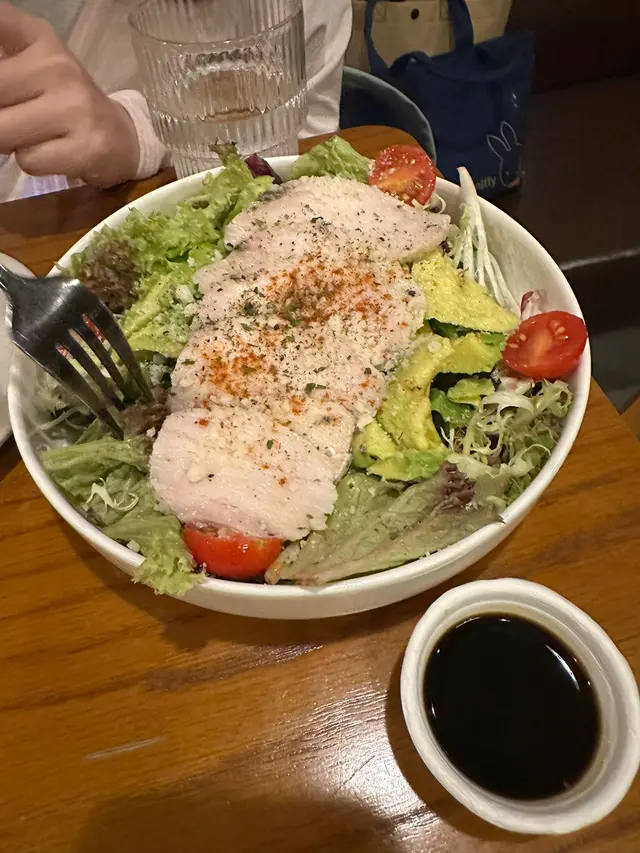 牛油果🥑慢煮白松露雞胸沙律